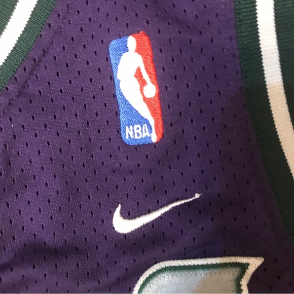 🏀VINTAGE NIKE Milwaukee Bucks #11 Jersey - Picture 5 of 8